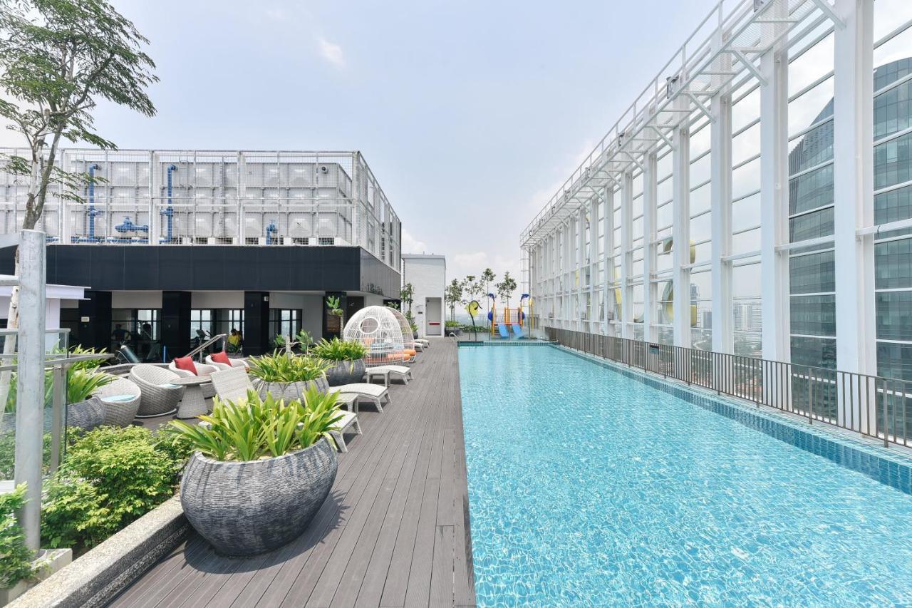 Suasana Private Suites By Subhome Johor Bahru Bagian luar foto