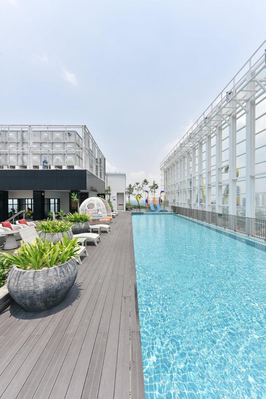 Suasana Private Suites By Subhome Johor Bahru Bagian luar foto